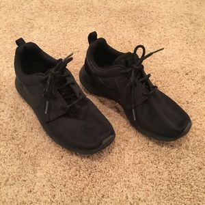 Black Nike Roshe BARELY WORN
